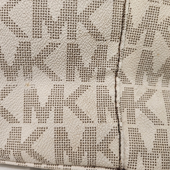 Large Michael Kors tote and matching wallet - Picture 6 of 16